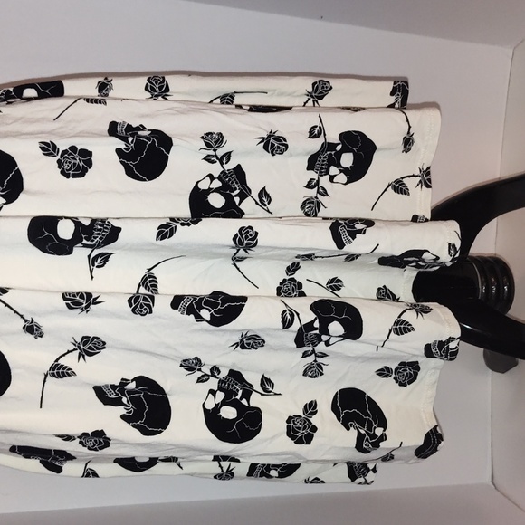 Cream & Black Skull Collared Dress Hot Topic Midnight Hour Size Small - Picture 5 of 9